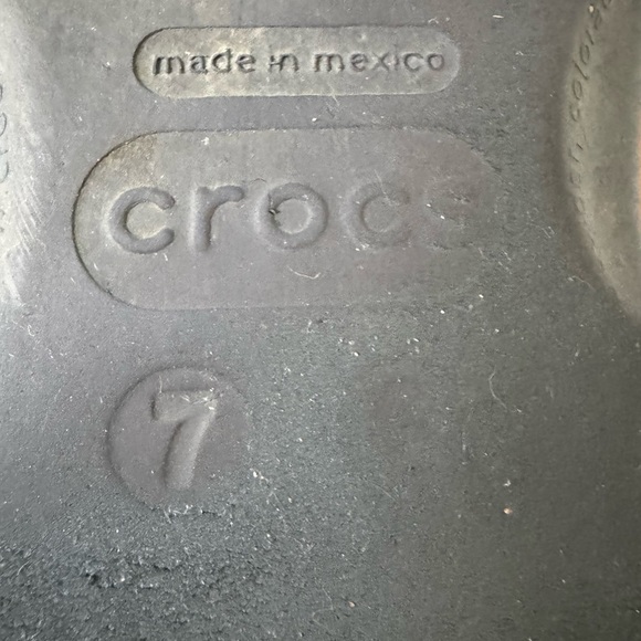 CROCS Navy Sandals size Men 7 Women 8.5–9 - Picture 5 of 5